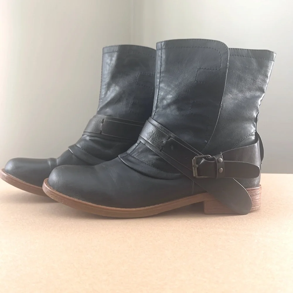Bucco Rocoe edgy biker moto faux leather black and brown pull on ankle booties 9 - Picture 2 of 9